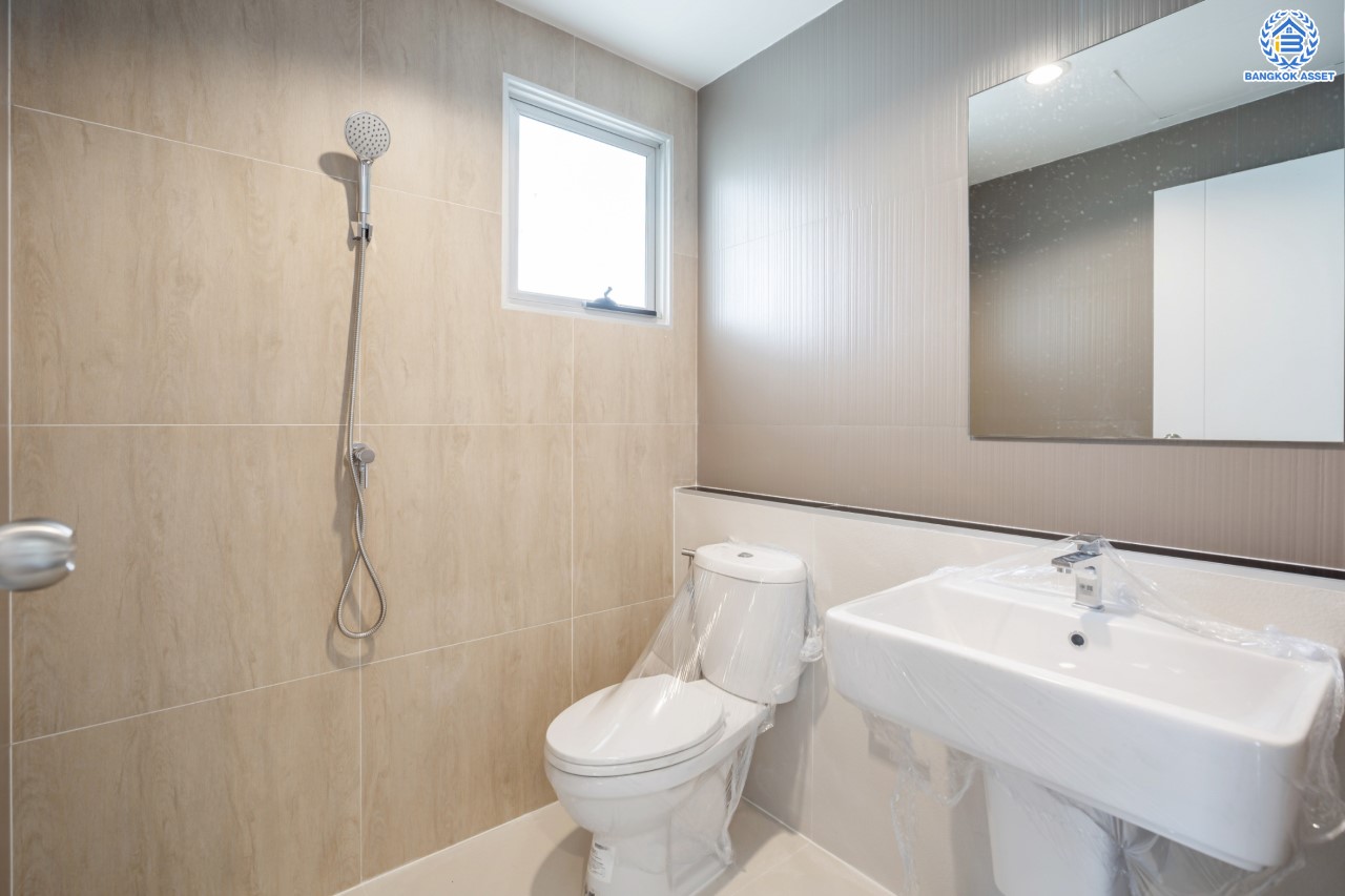 บ้านมือสองตกแต่งใหม่ คุณภาพแบรนด์ LH ม.ชัยพฤกษ์ ราชพฤกษ์-แจ้งวัฒนะ หลังมุม เนื้อที่ 58.8 ตร.ว. ฟังก์ชัน 3 ห้องนอน 3 ห้องน้ำ 2 ที่จอดรถ ภายในตกแต่งหรูหรา บนทำเลศักยภาพติดถนนราชพฤกษ์ เชื่อมสู่แจ้งวัฒนะได้อย่างรวดเร็ว และเพียง 10 นาทีถึงรถไฟฟ้า "สถานีบางรักใหญ่"...